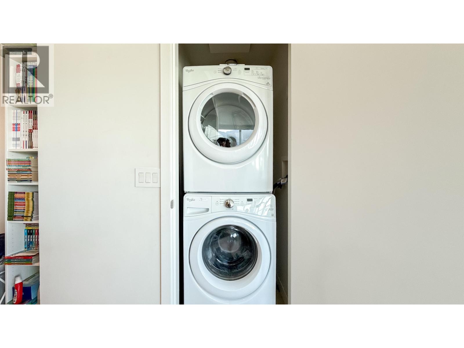 1607 125 E 14TH STREET, North Vancouver
