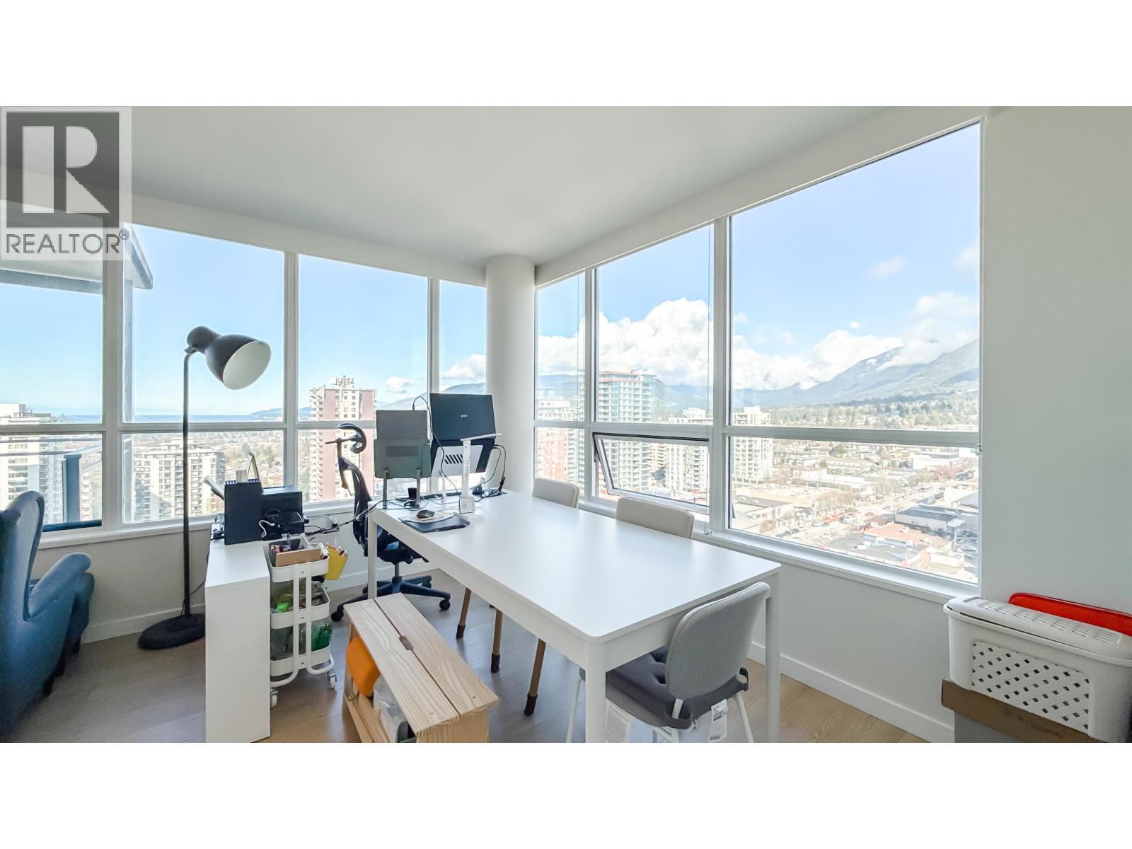 1607 125 E 14TH STREET, North Vancouver