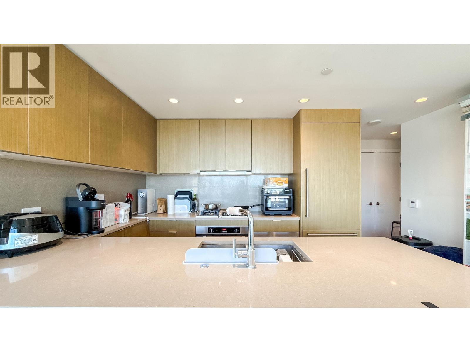 1607 125 E 14TH STREET, North Vancouver
