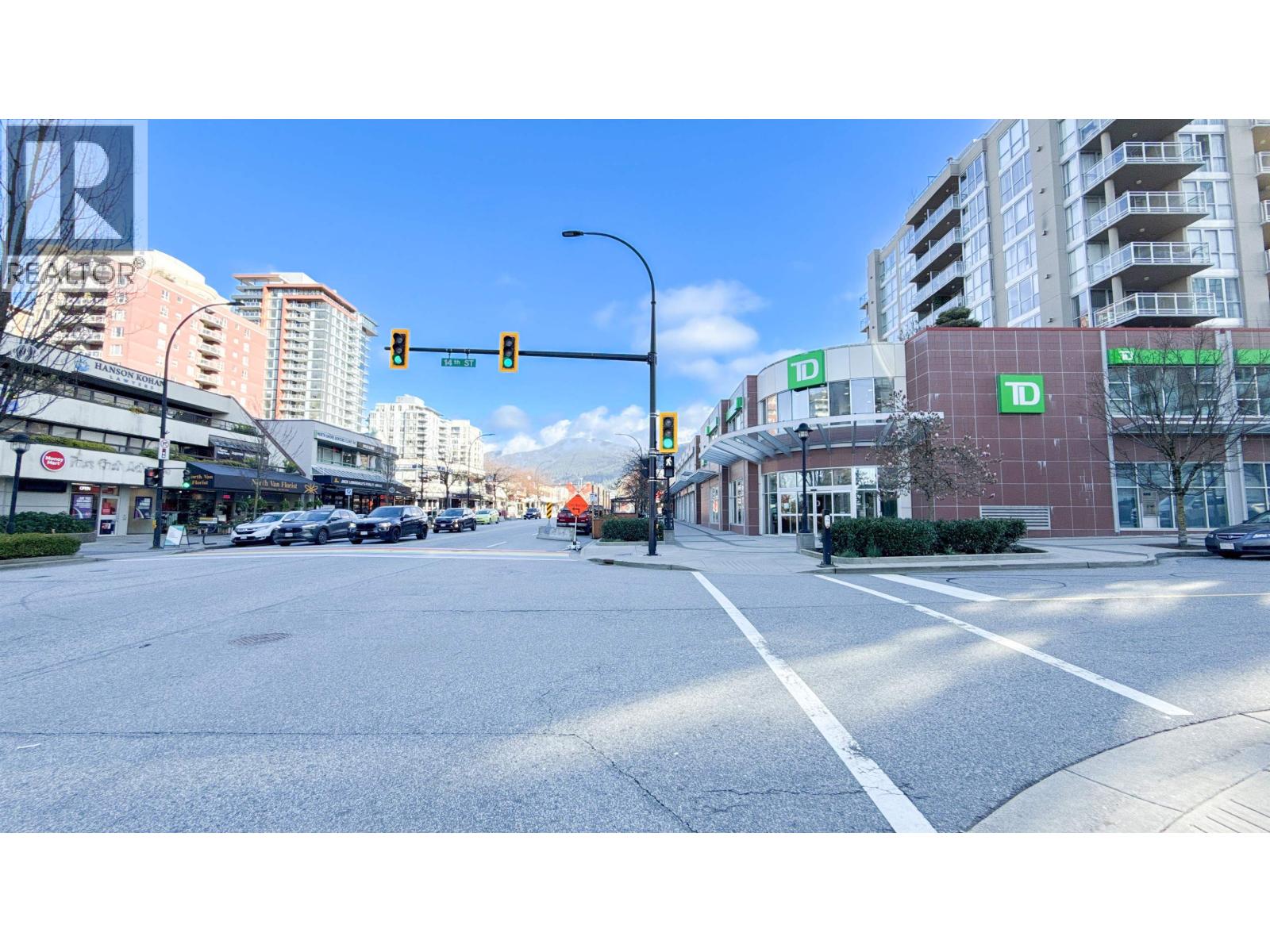 1607 125 E 14TH STREET, North Vancouver