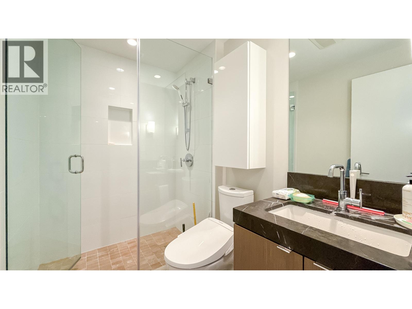 1607 125 E 14TH STREET, North Vancouver