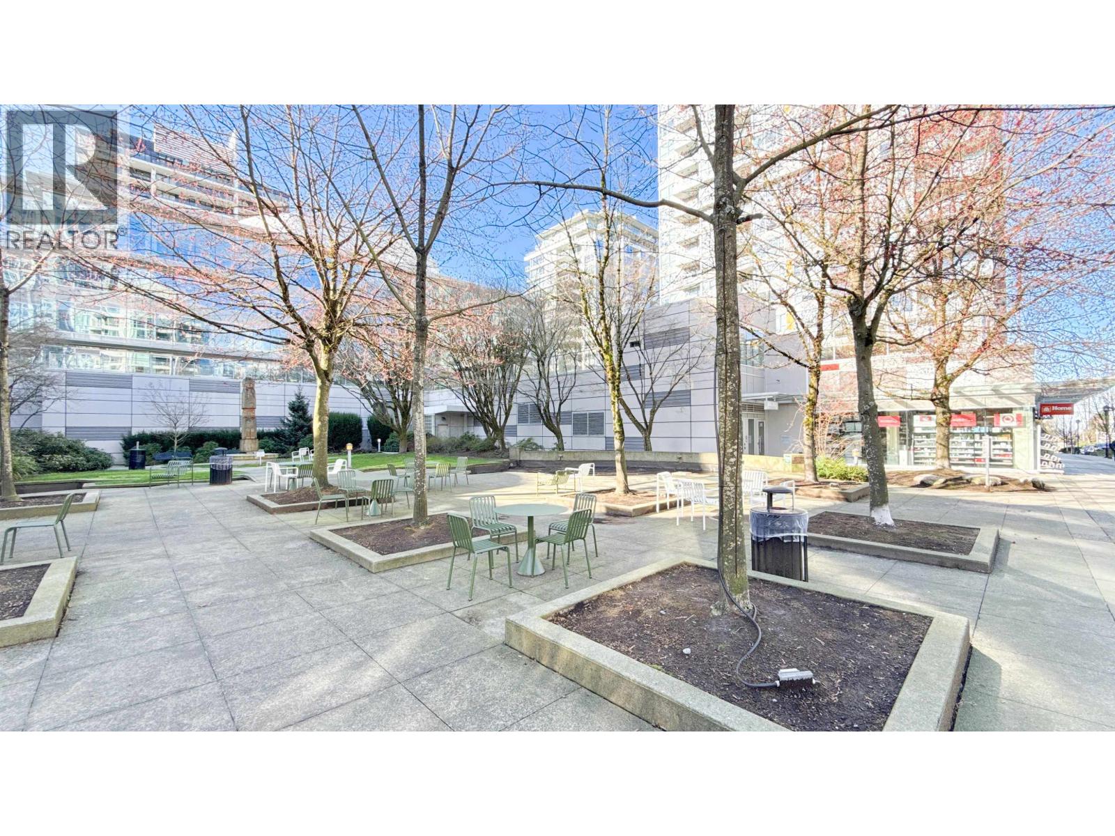1607 125 E 14TH STREET, North Vancouver