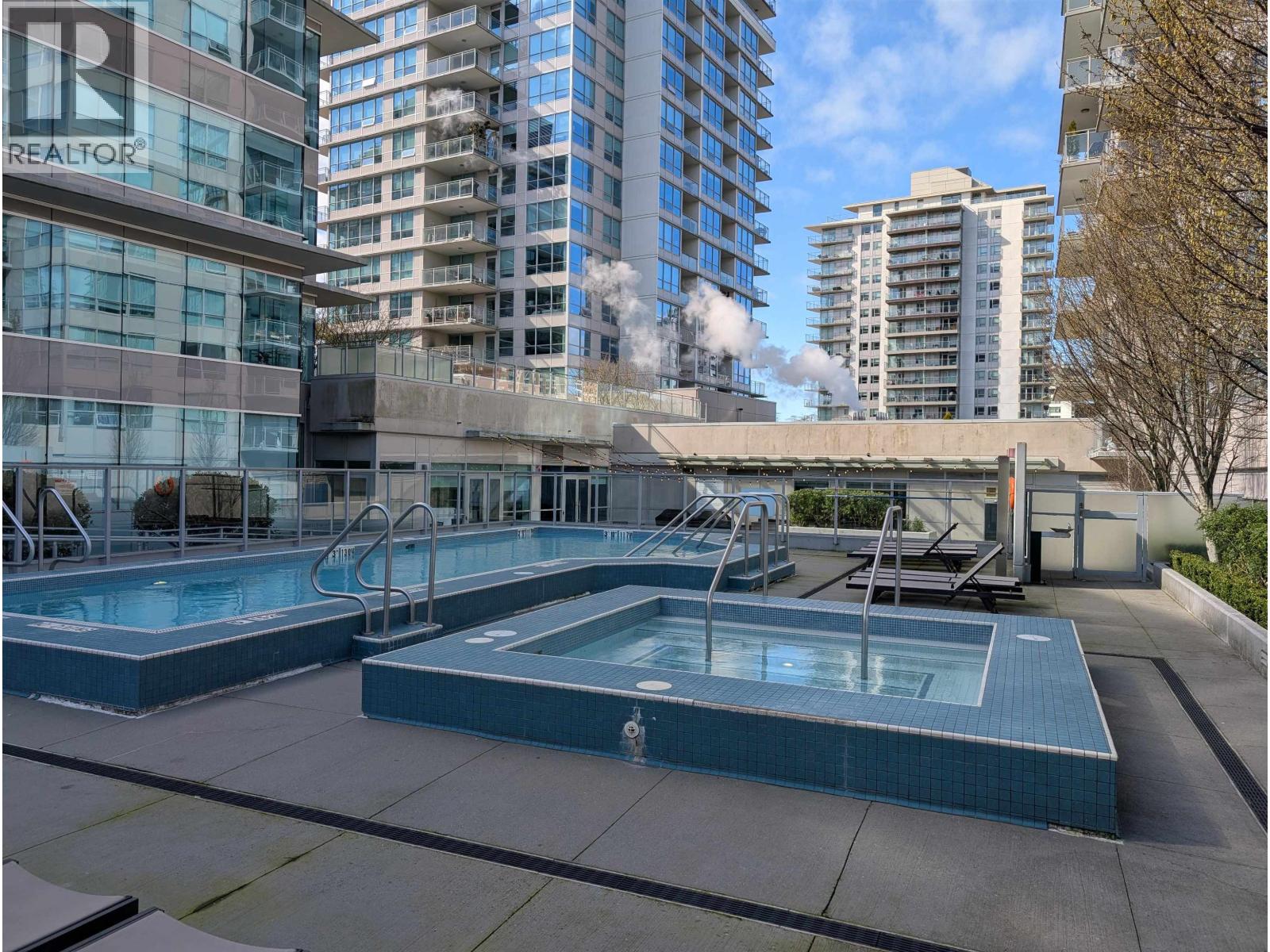 1607 125 E 14TH STREET, North Vancouver