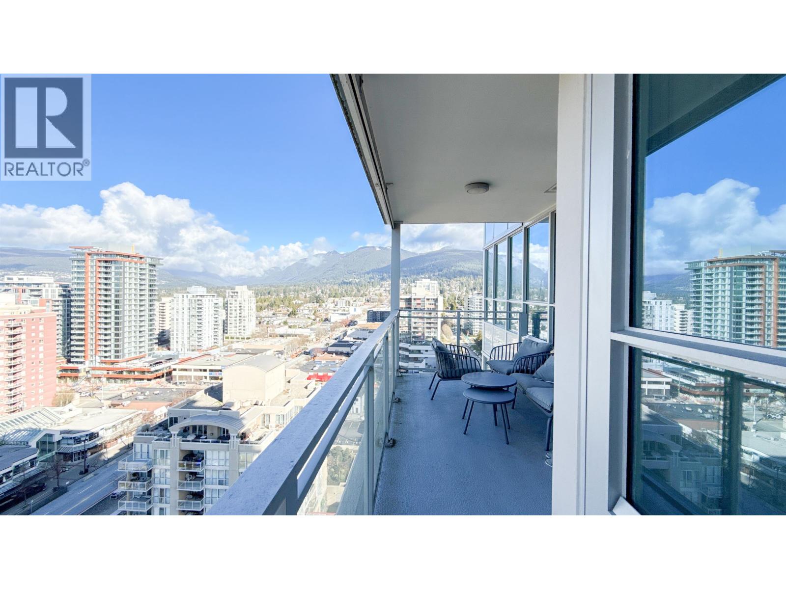 1607 125 E 14TH STREET, North Vancouver