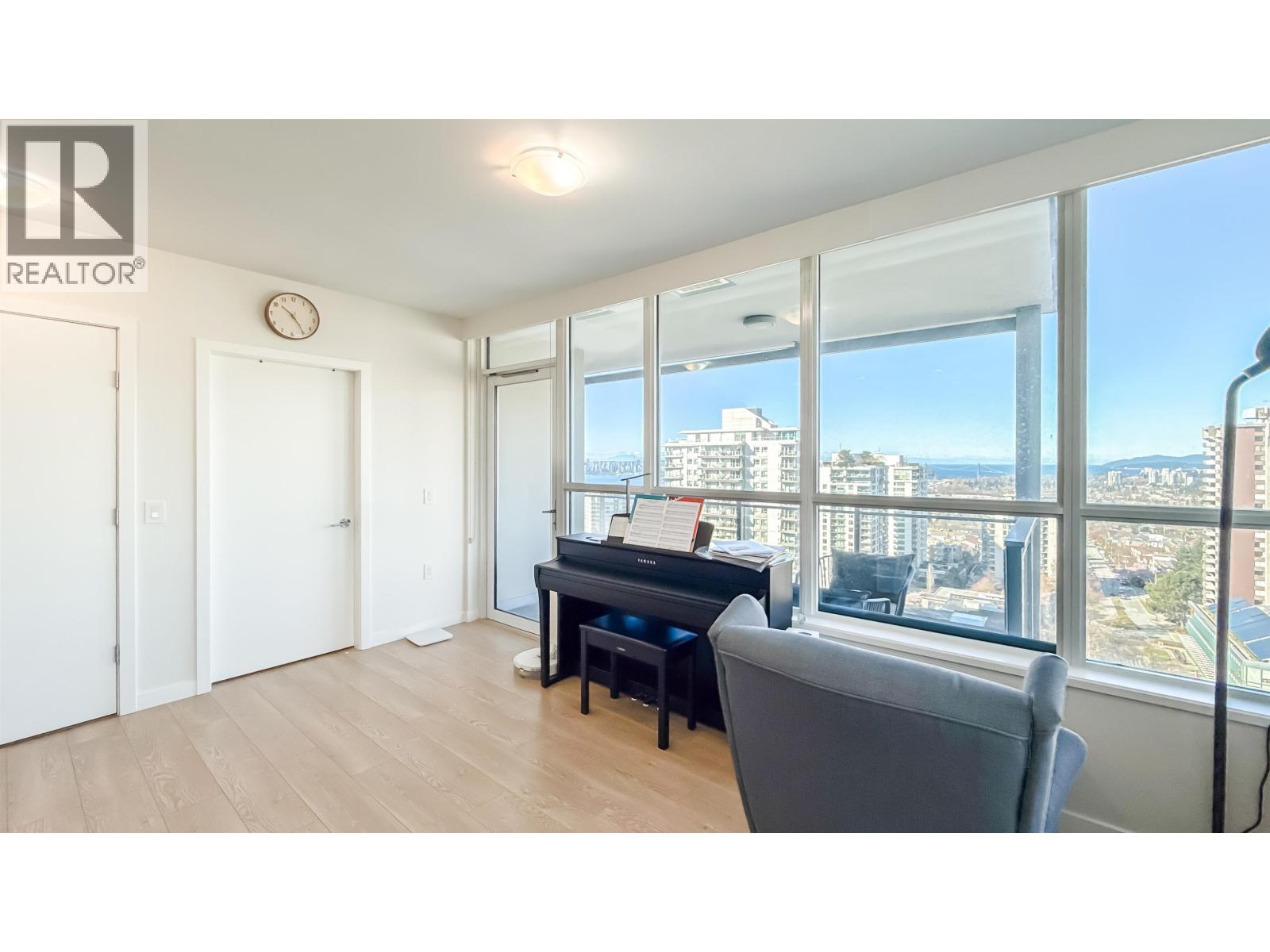 1607 125 E 14TH STREET, North Vancouver