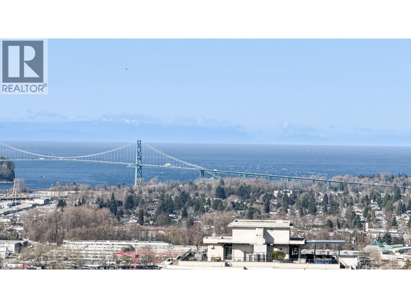 1607 125 E 14TH STREET, North Vancouver