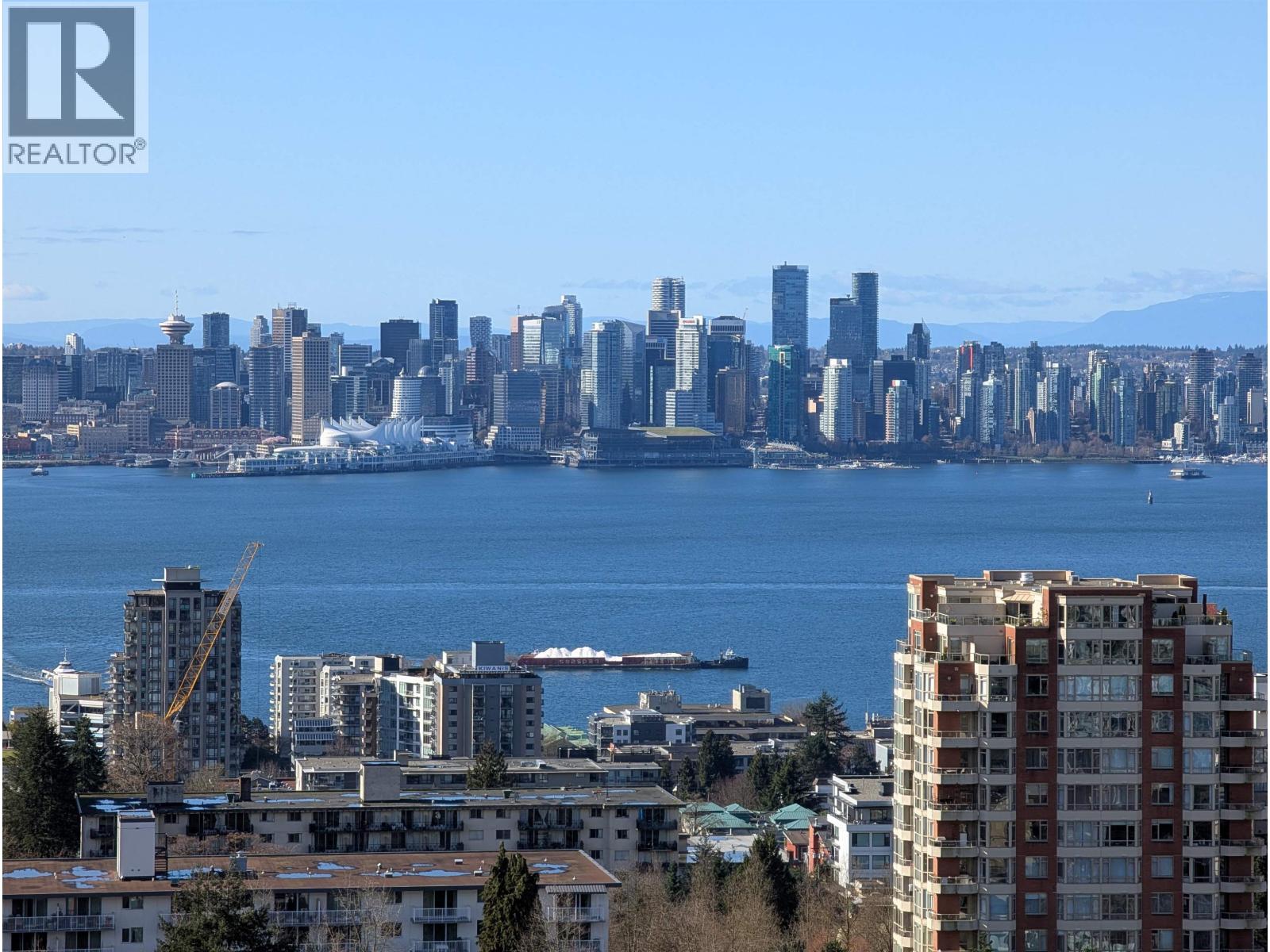 1607 125 E 14TH STREET, North Vancouver