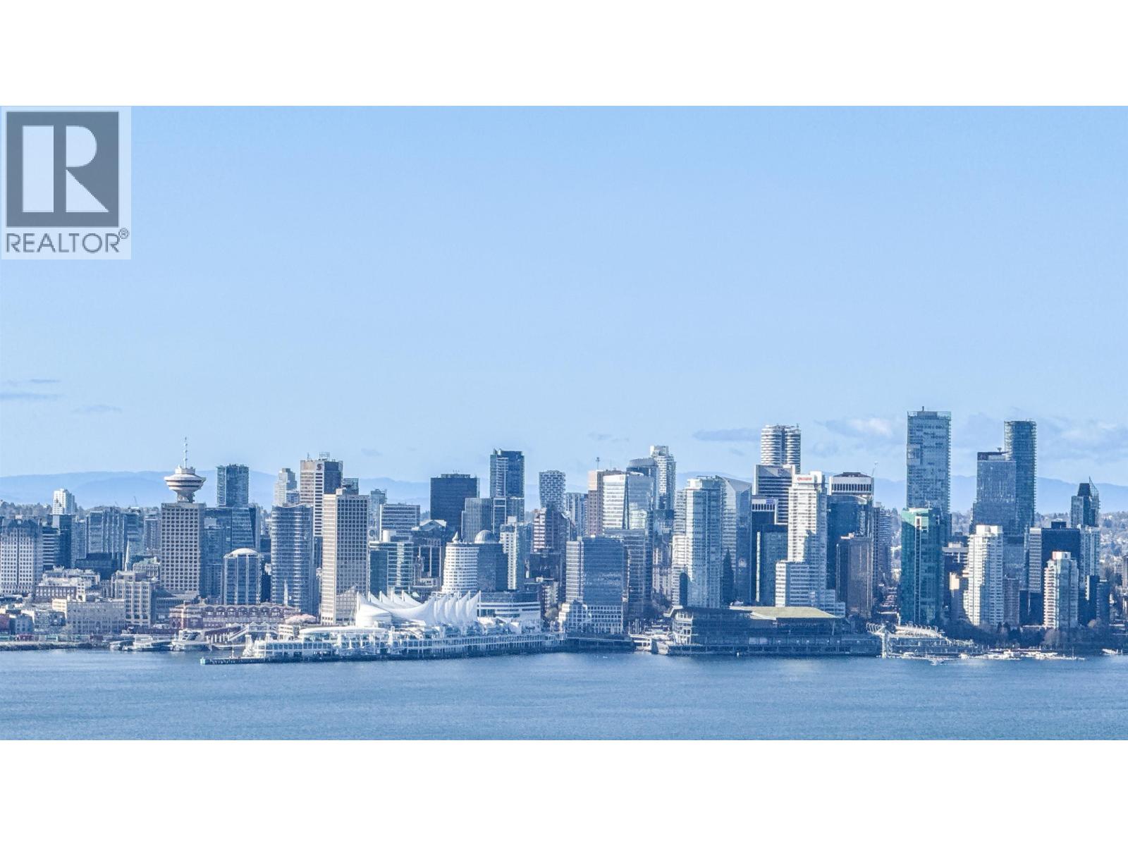 1607 125 E 14TH STREET, North Vancouver