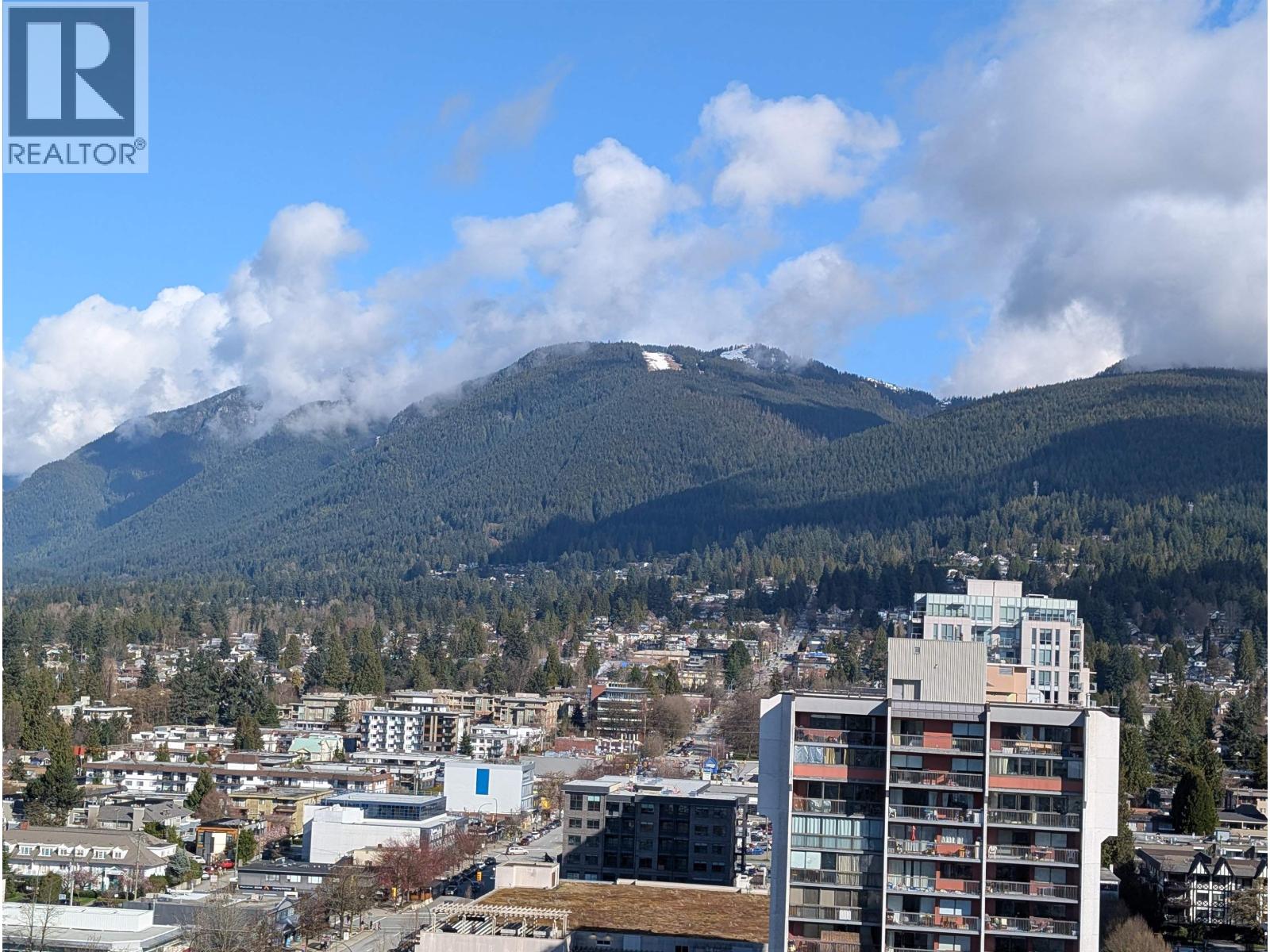 1607 125 E 14TH STREET, North Vancouver