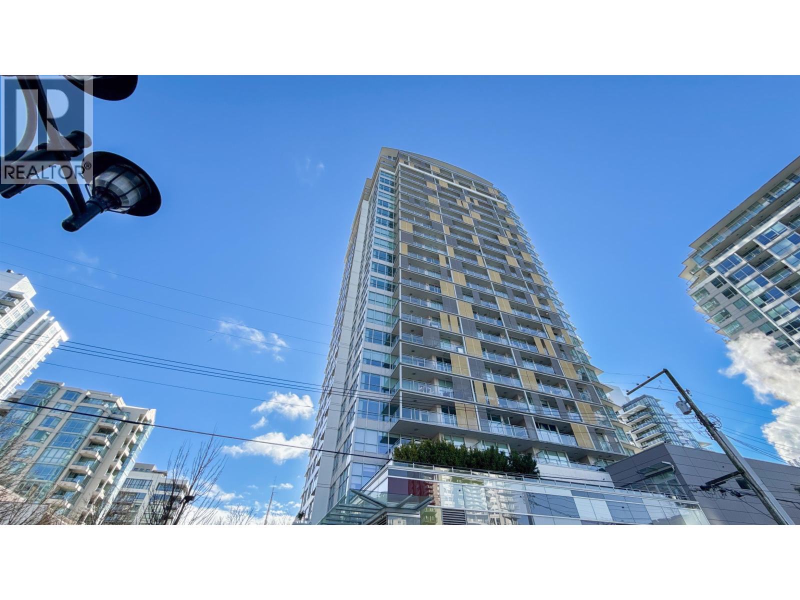 1607 125 E 14TH STREET, North Vancouver