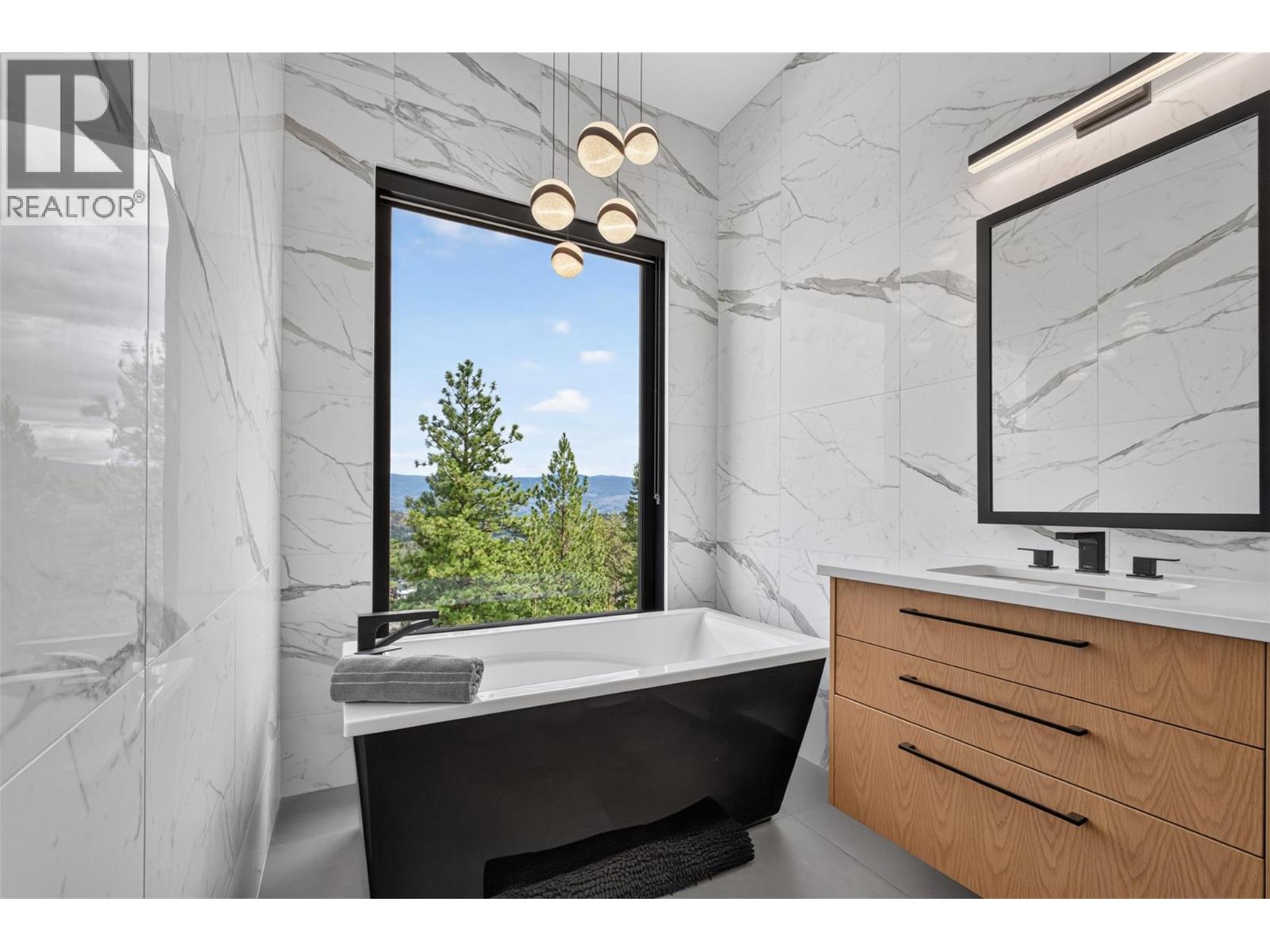  2509 Tallus Heights Drive, West Kelowna