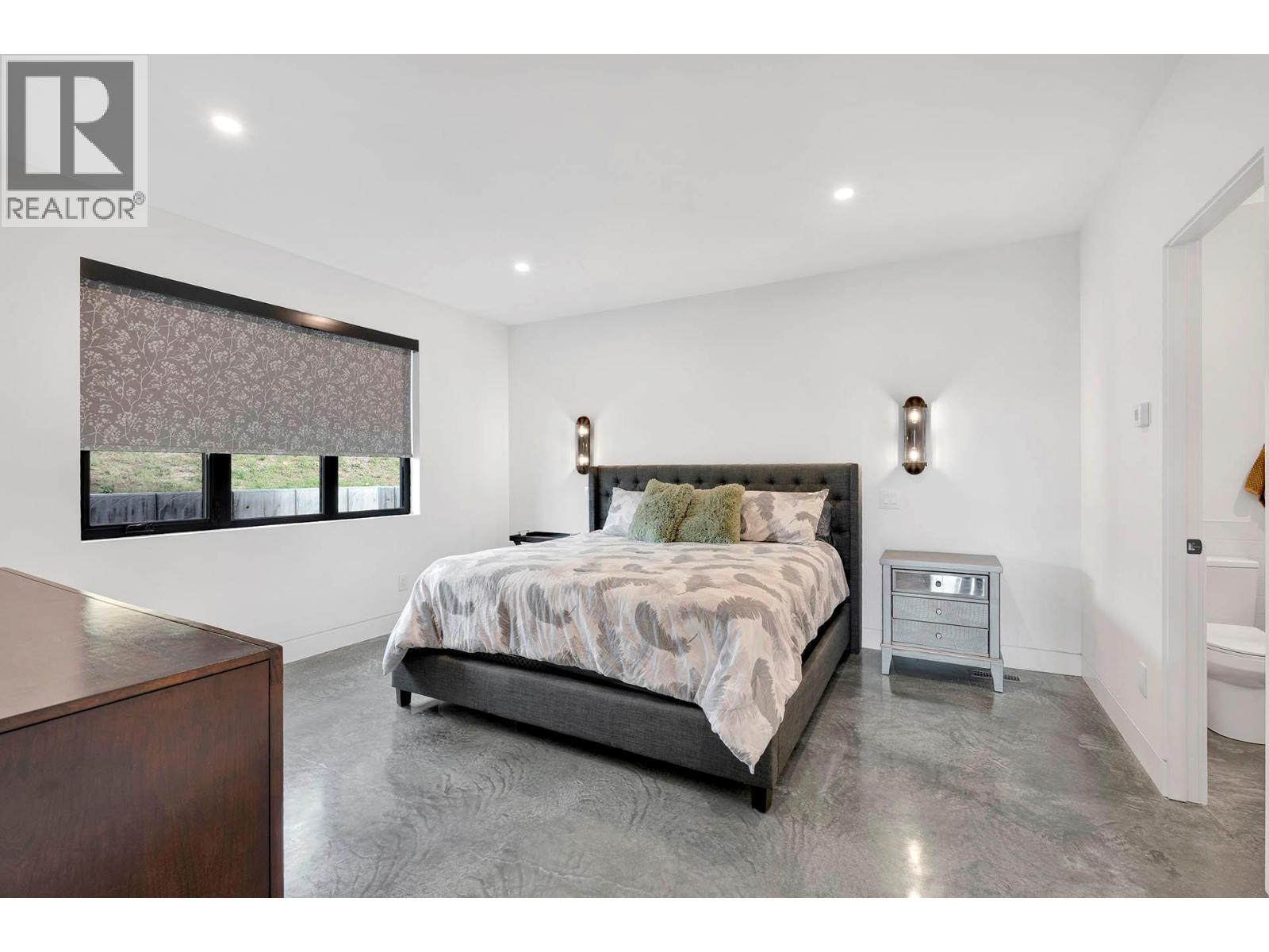 887 Fernie Road - 10
