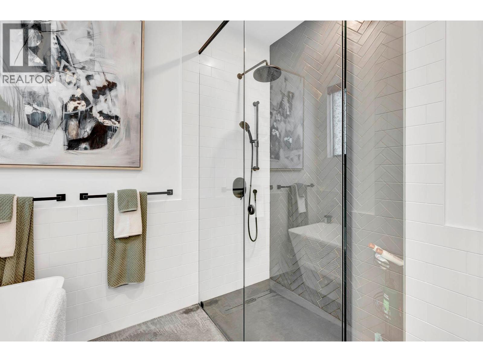 887 Fernie Road - 14