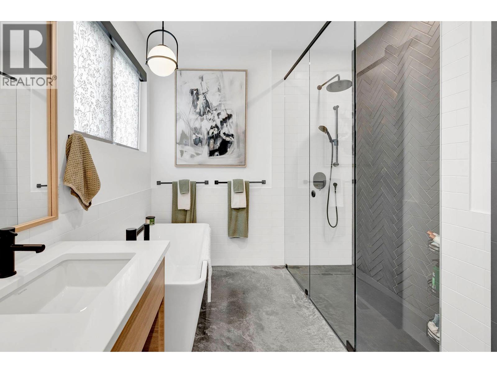 887 Fernie Road - 13