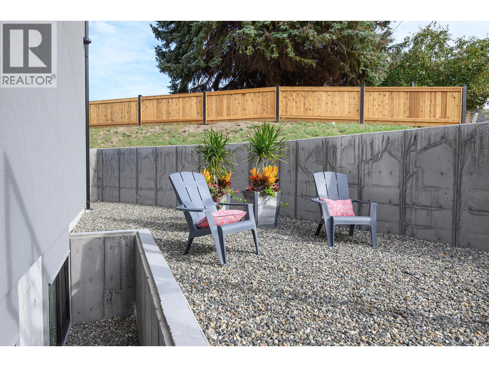 887 Fernie Road - 35