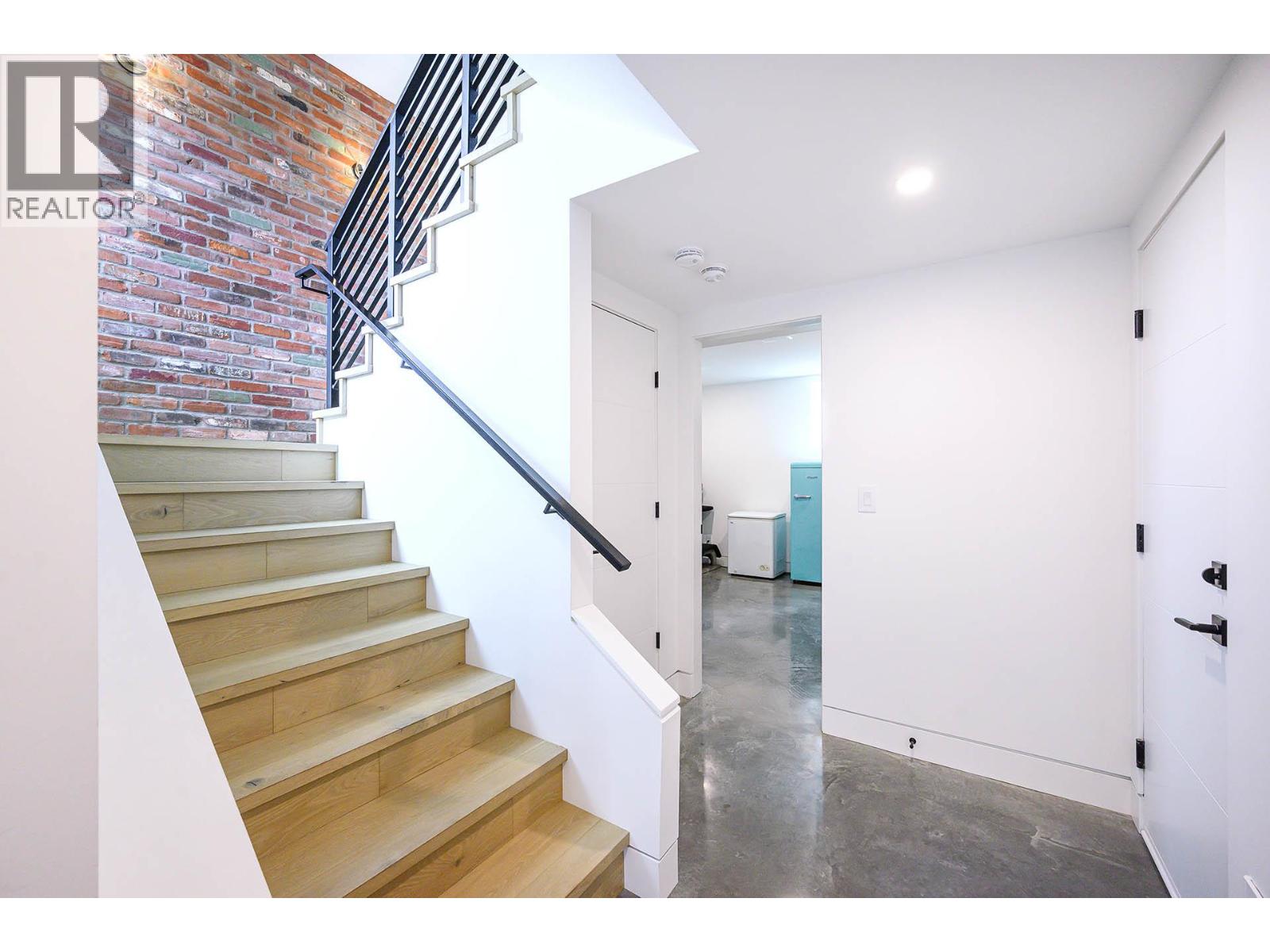 887 Fernie Road - 30