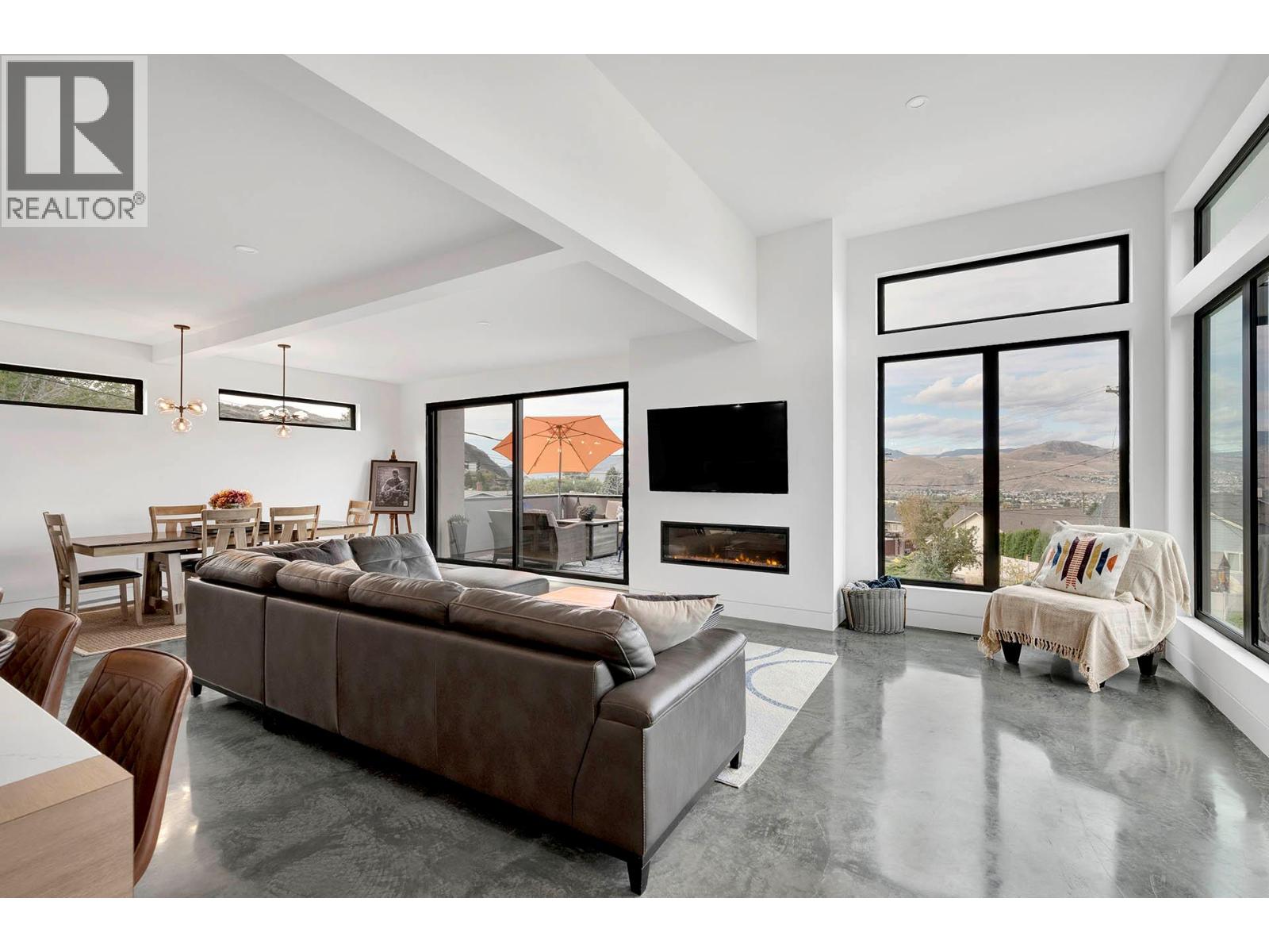 887 Fernie Road - 56