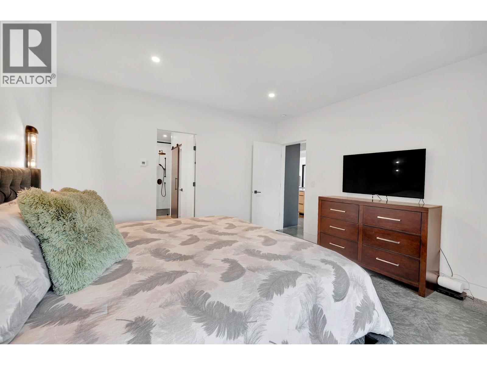 887 Fernie Road - 68
