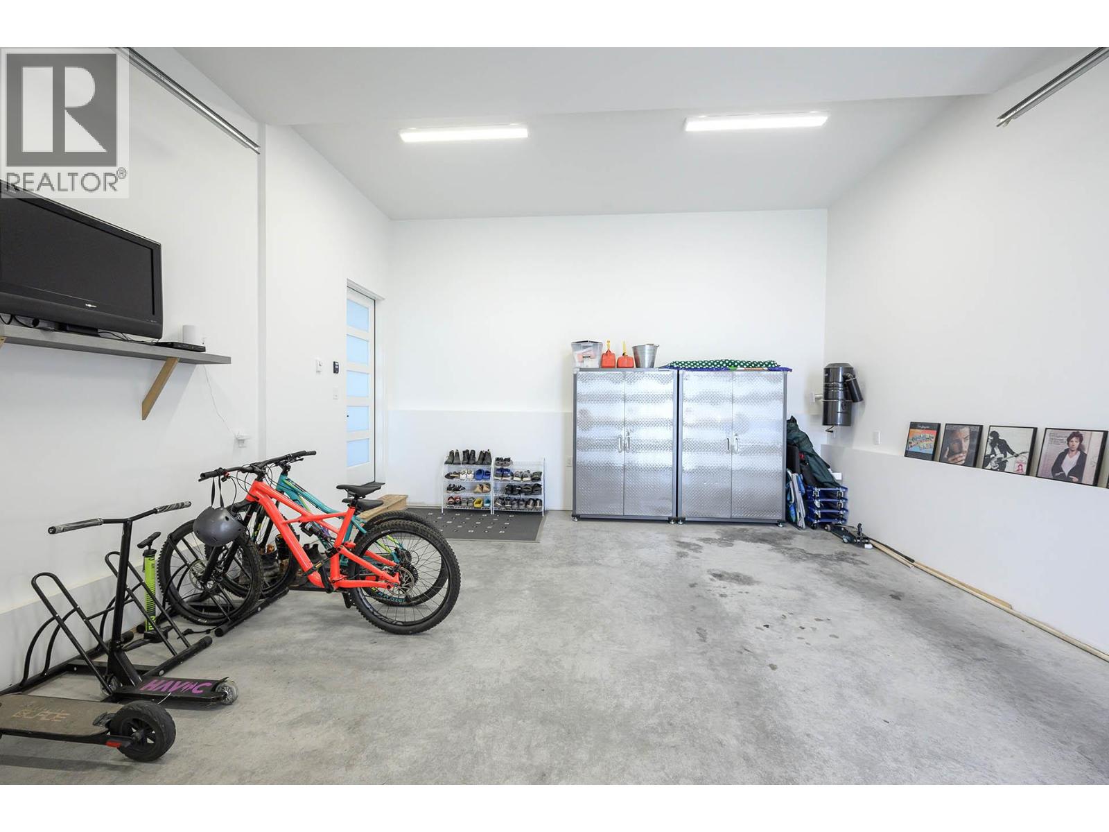 887 Fernie Road - 81