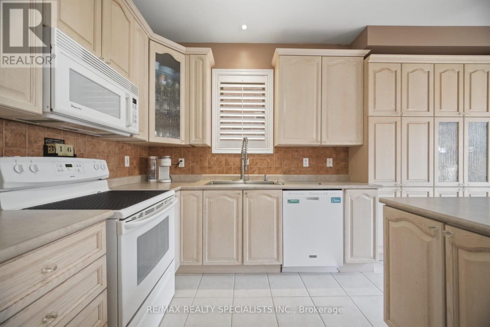 187 COOKE CRESCENT - 10