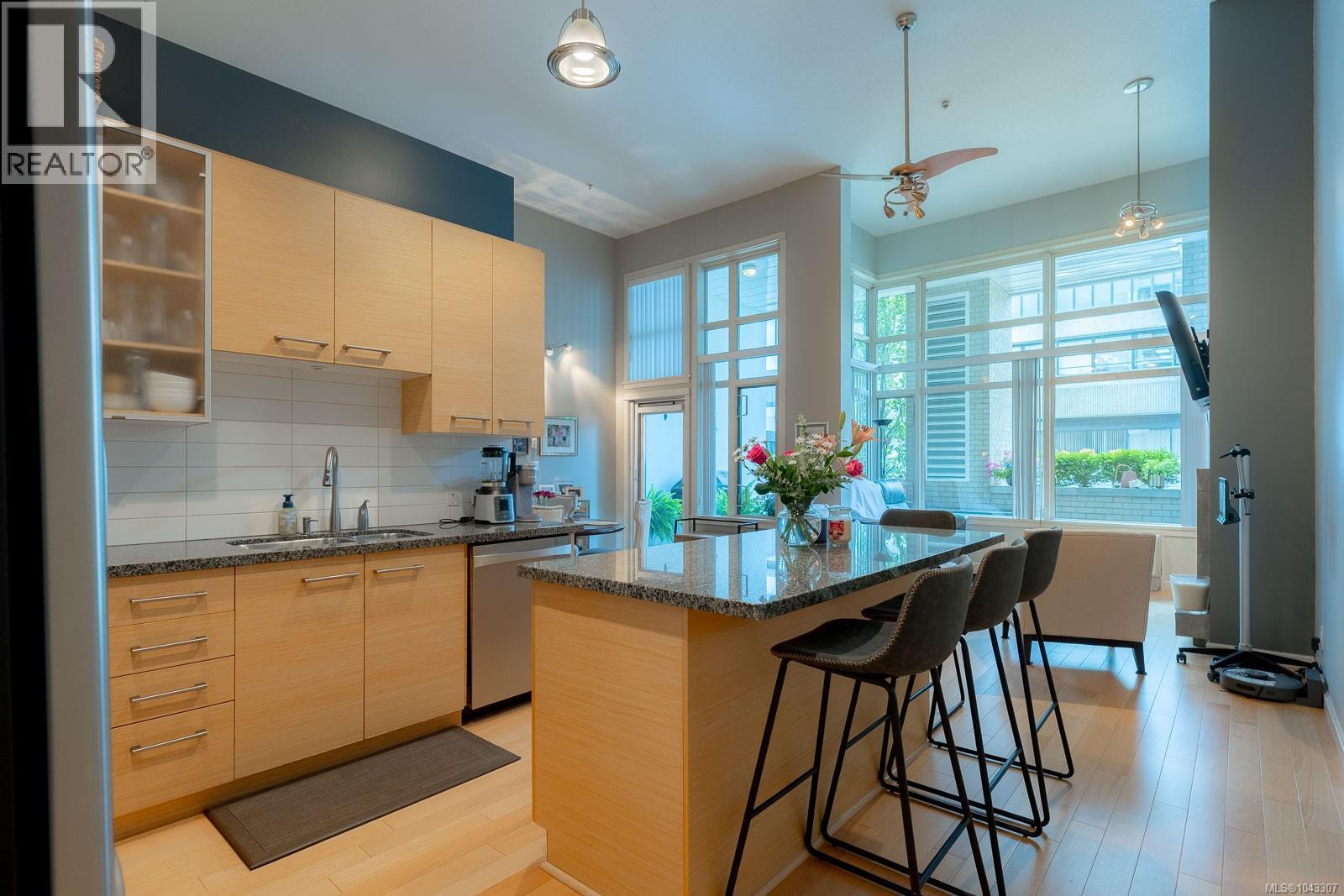 #103 38 Front St - 10