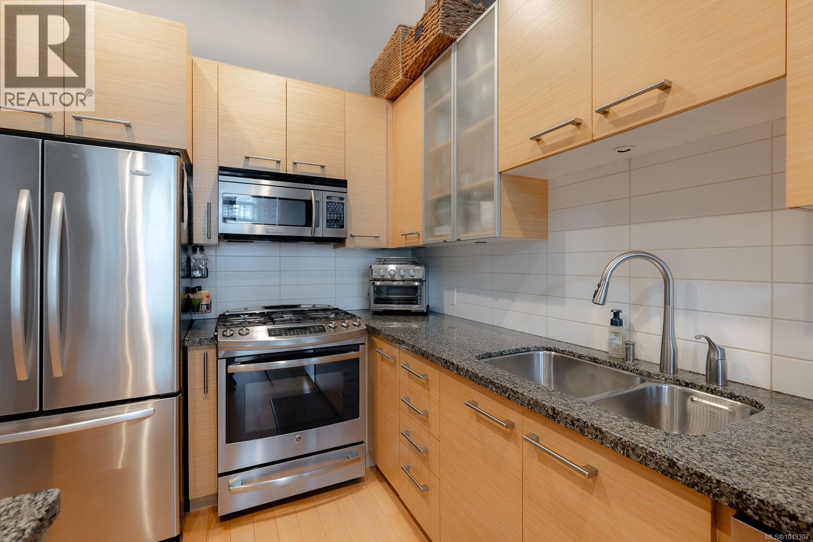 #103 38 Front St - 12