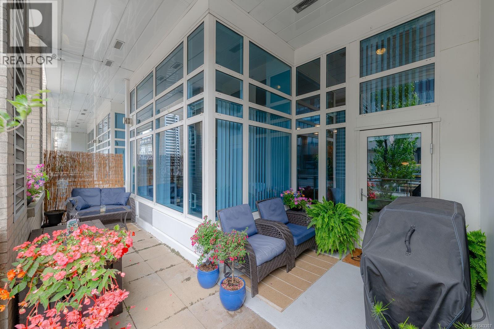 #103 38 Front St - 4