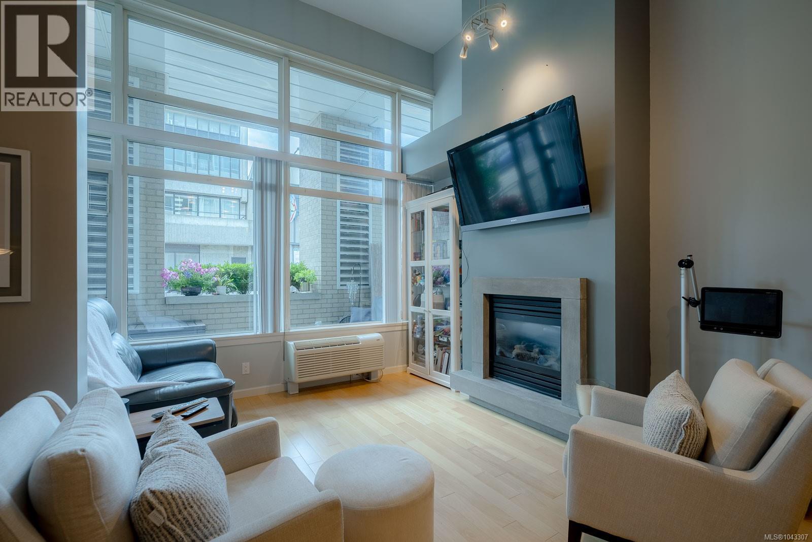 #103 38 Front St - 5