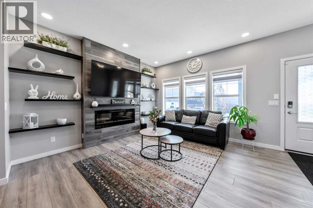 384 Chinook Gate Close SW - 4