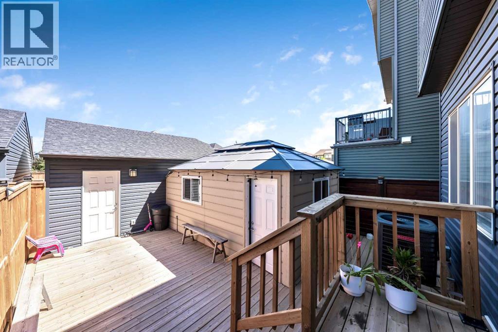 384 Chinook Gate Close SW - 23