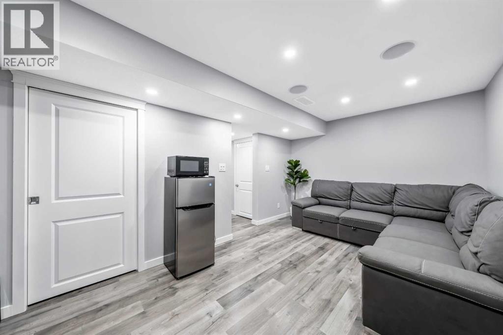 384 Chinook Gate Close SW - 21