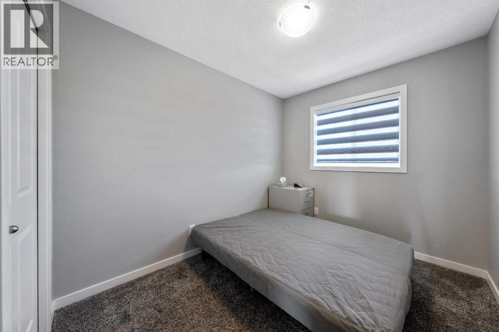 384 Chinook Gate Close SW - 11