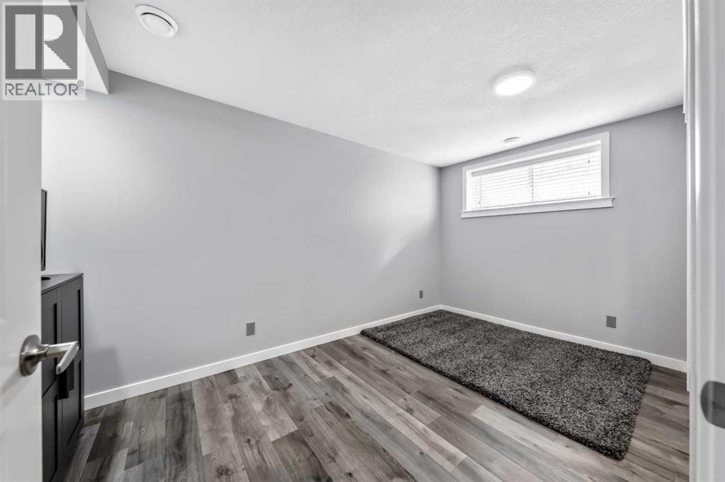384 Chinook Gate Close SW - 20