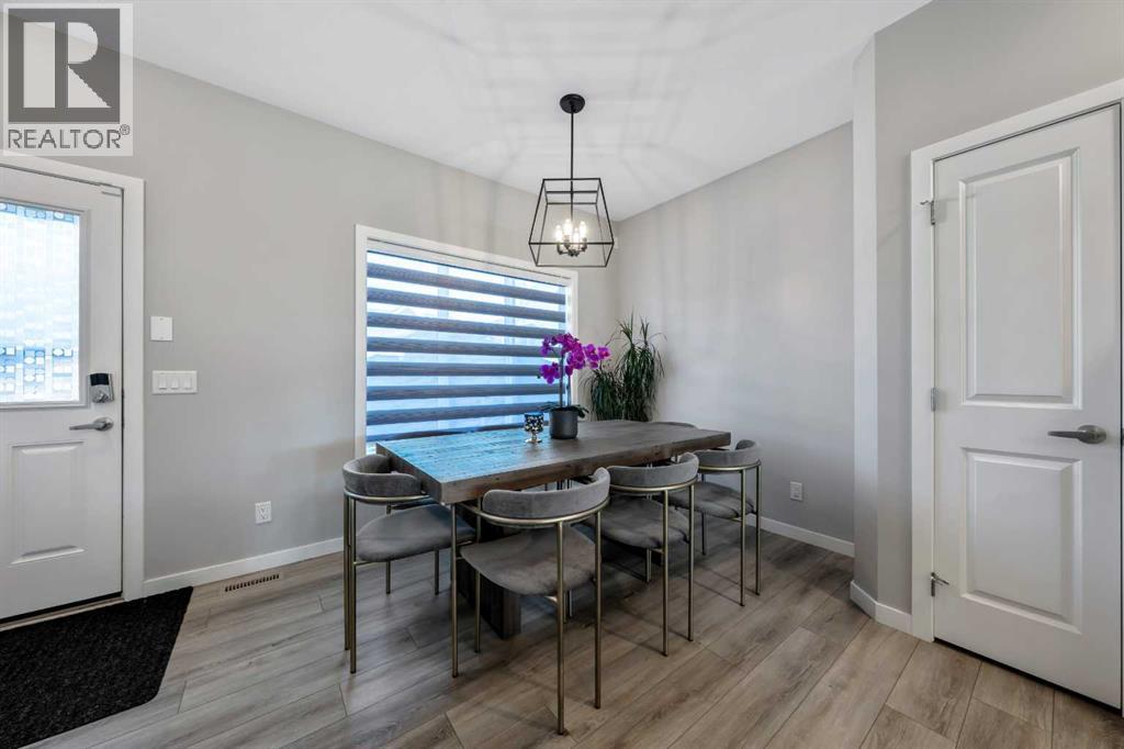 384 Chinook Gate Close SW - 8