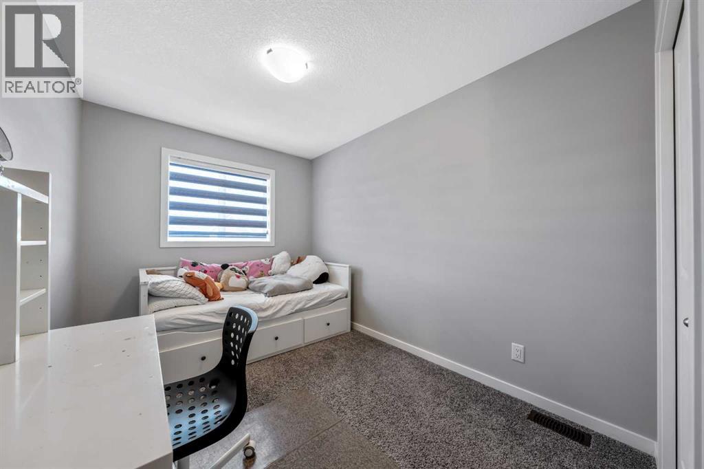 384 Chinook Gate Close SW - 12