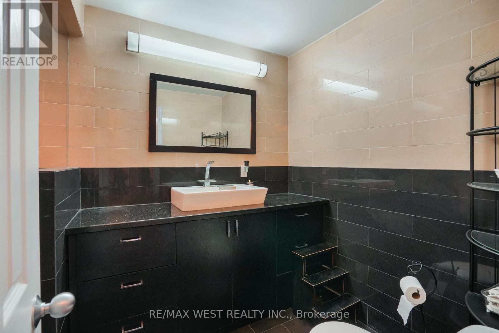 179 ELLIS AVENUE - 16