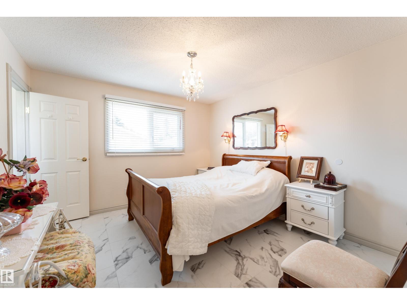 4312 70 ST NW - 15