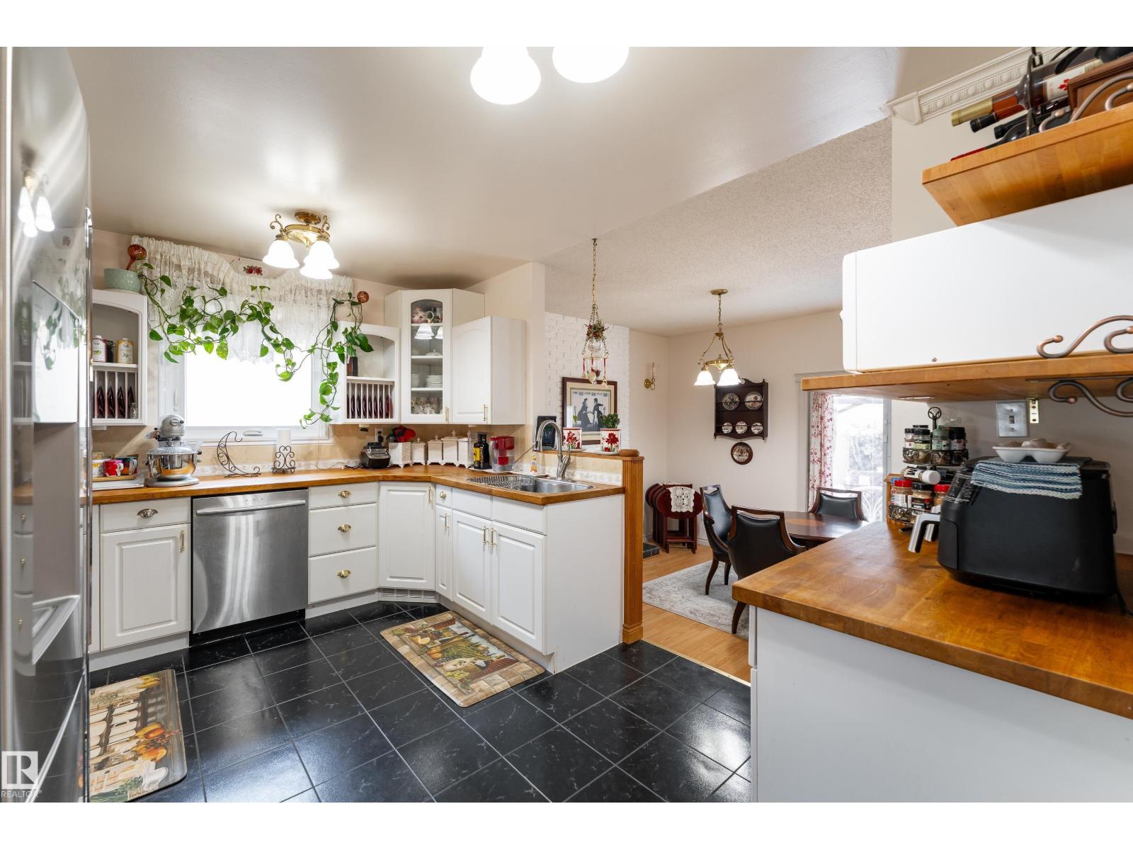 4312 70 ST NW - 7