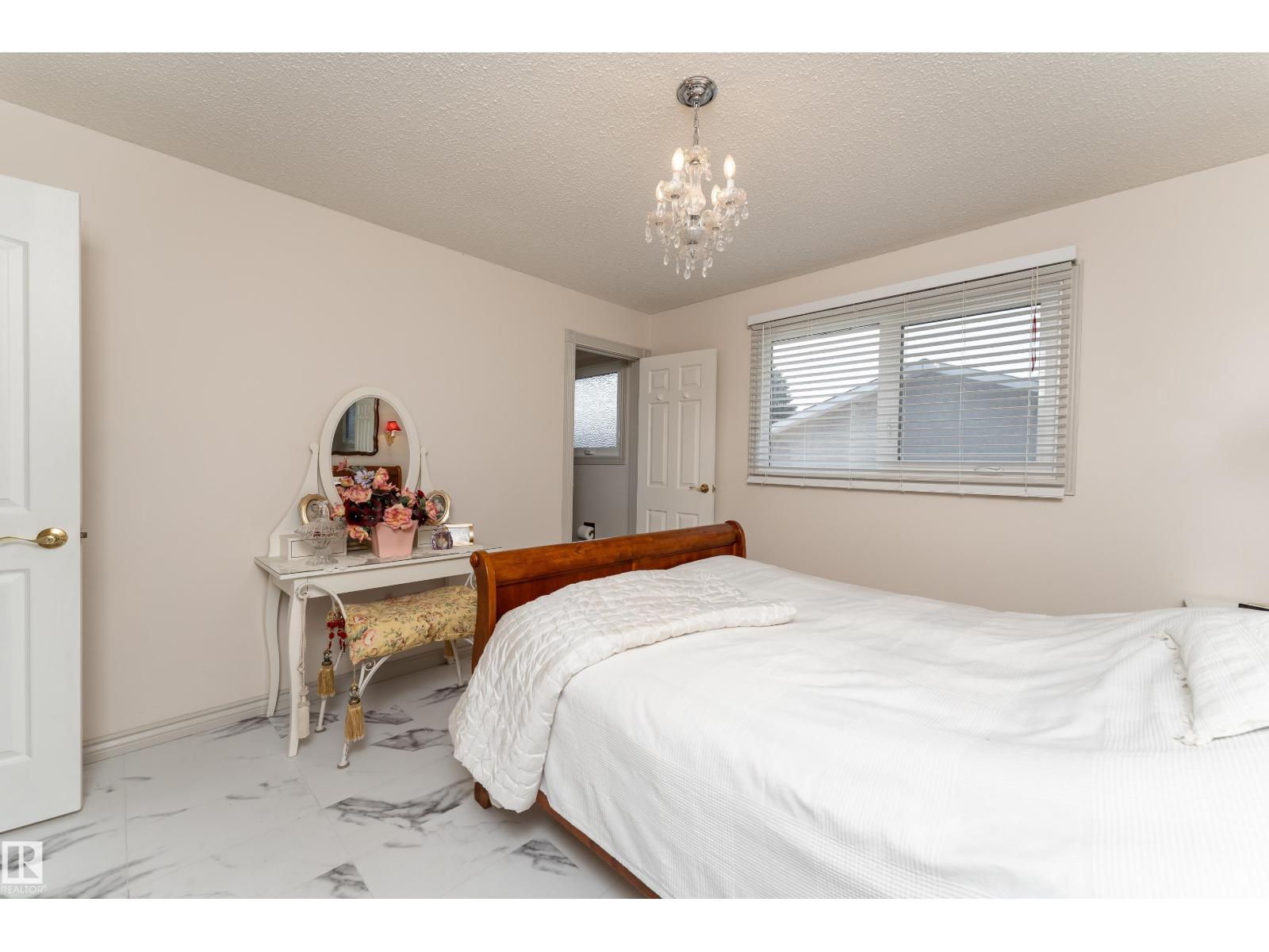 4312 70 ST NW - 17