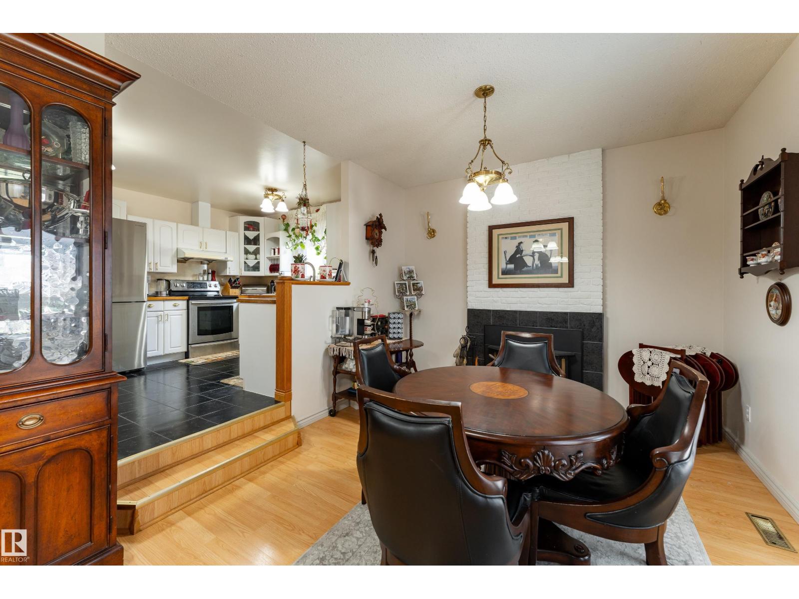4312 70 ST NW - 10