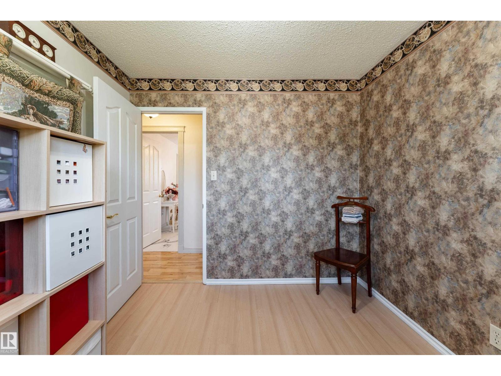 4312 70 ST NW - 22