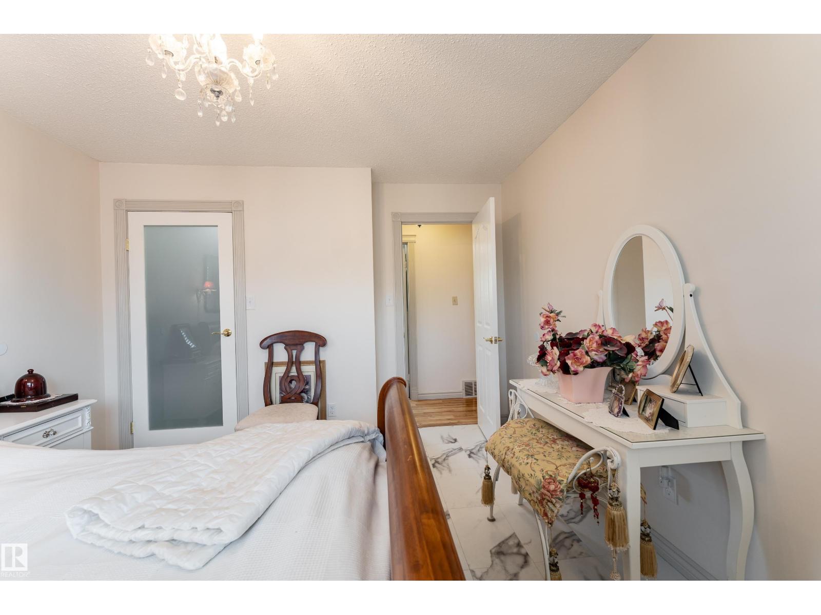 4312 70 ST NW - 18