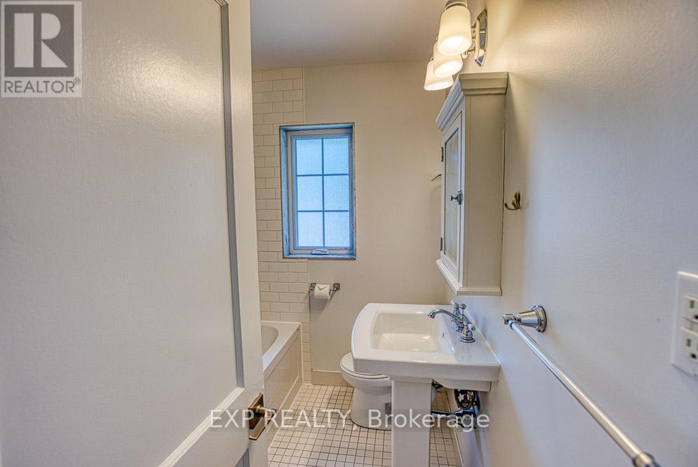 413 HOLLAND AVENUE, Ottawa. Luxury613. By Peter Sagos - Image 38