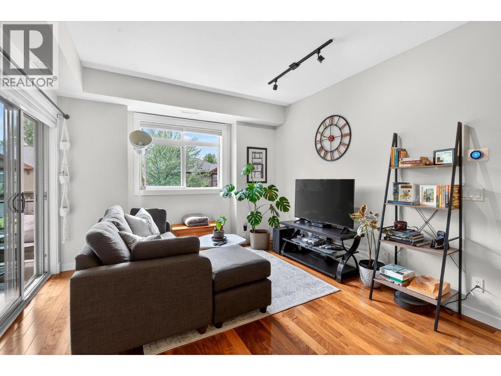 #206 511 Yates Road N - 14