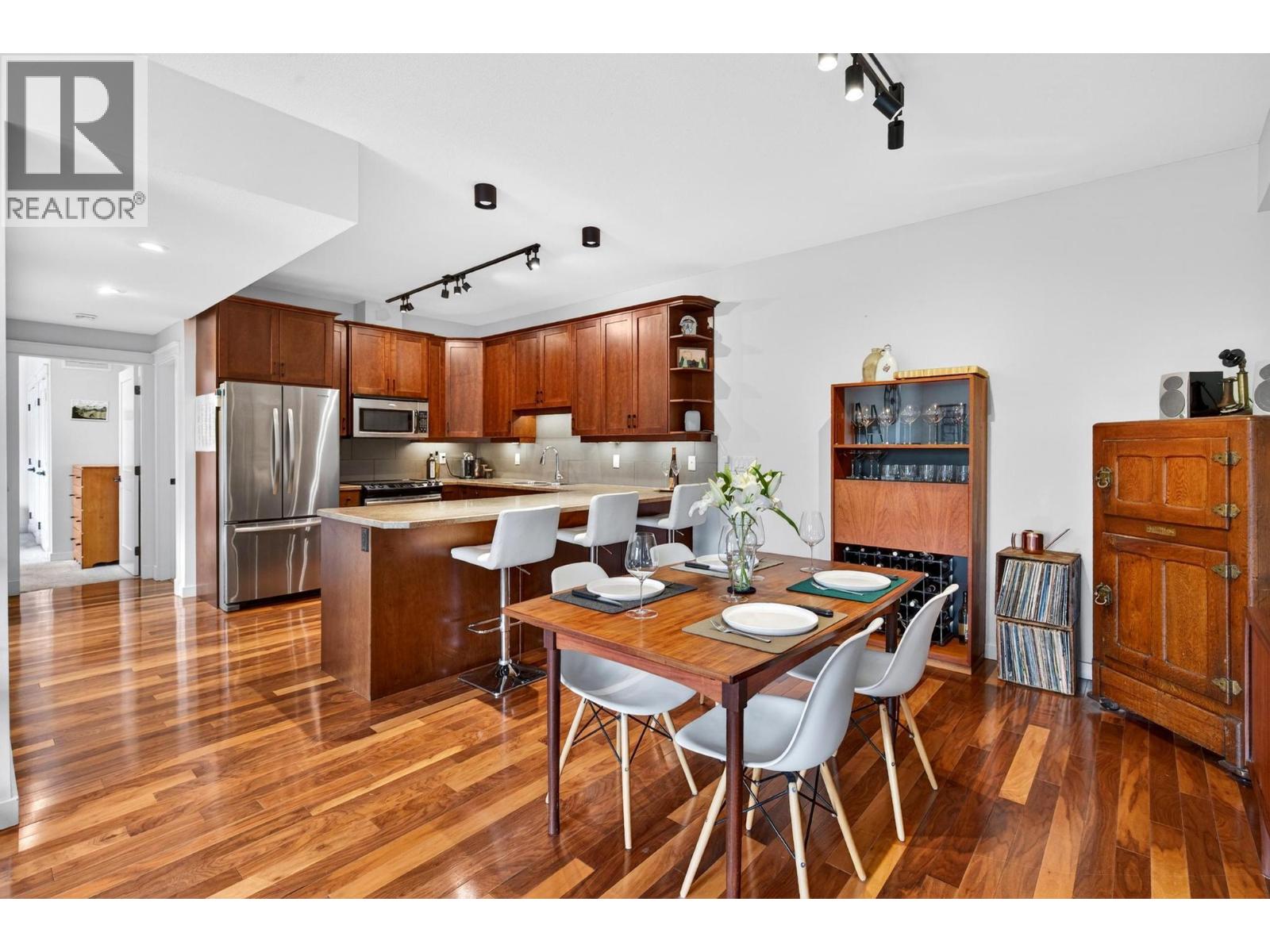 #206 511 Yates Road N - 1
