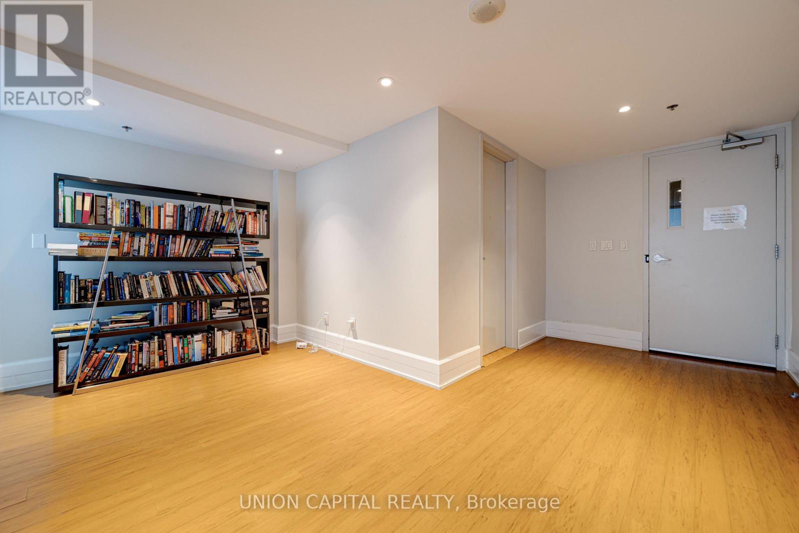 #1820 111 ELIZABETH STREET - Image 21