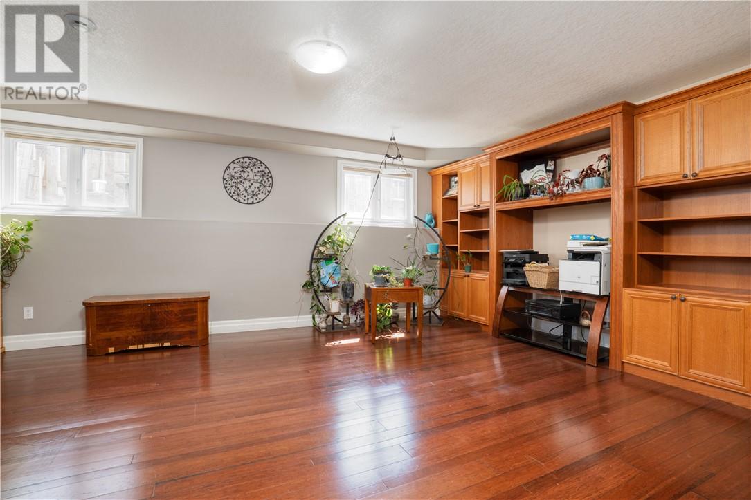 223 Springhill - Image 12