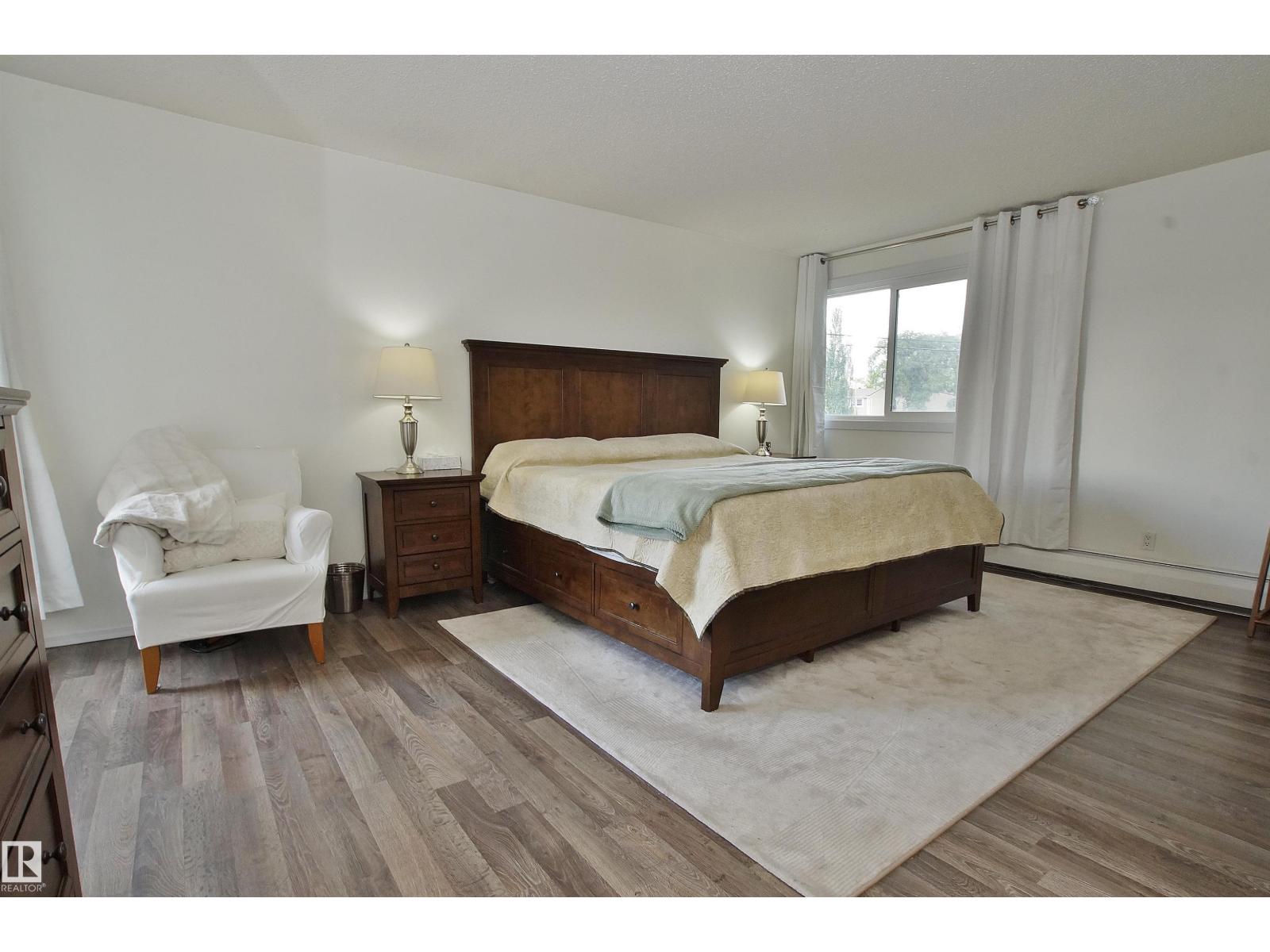 #235 4404 122 ST NW - 31