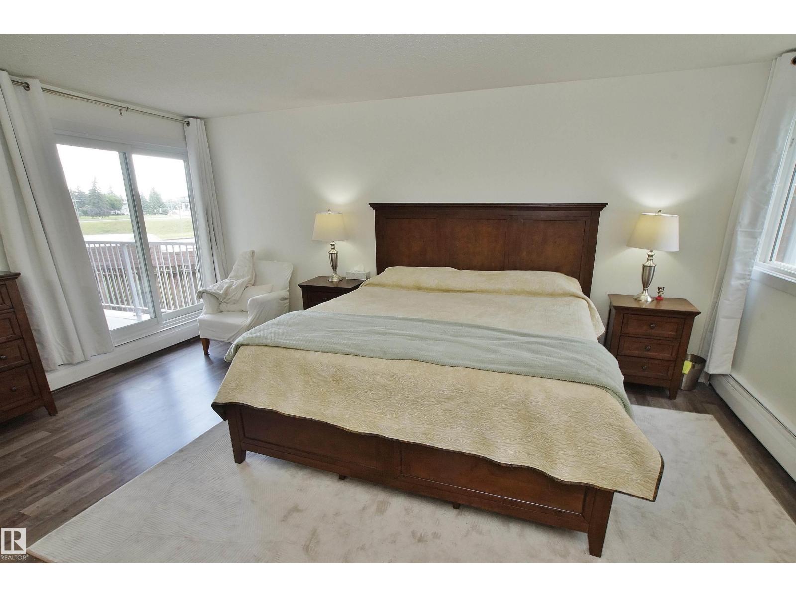 #235 4404 122 ST NW - 33
