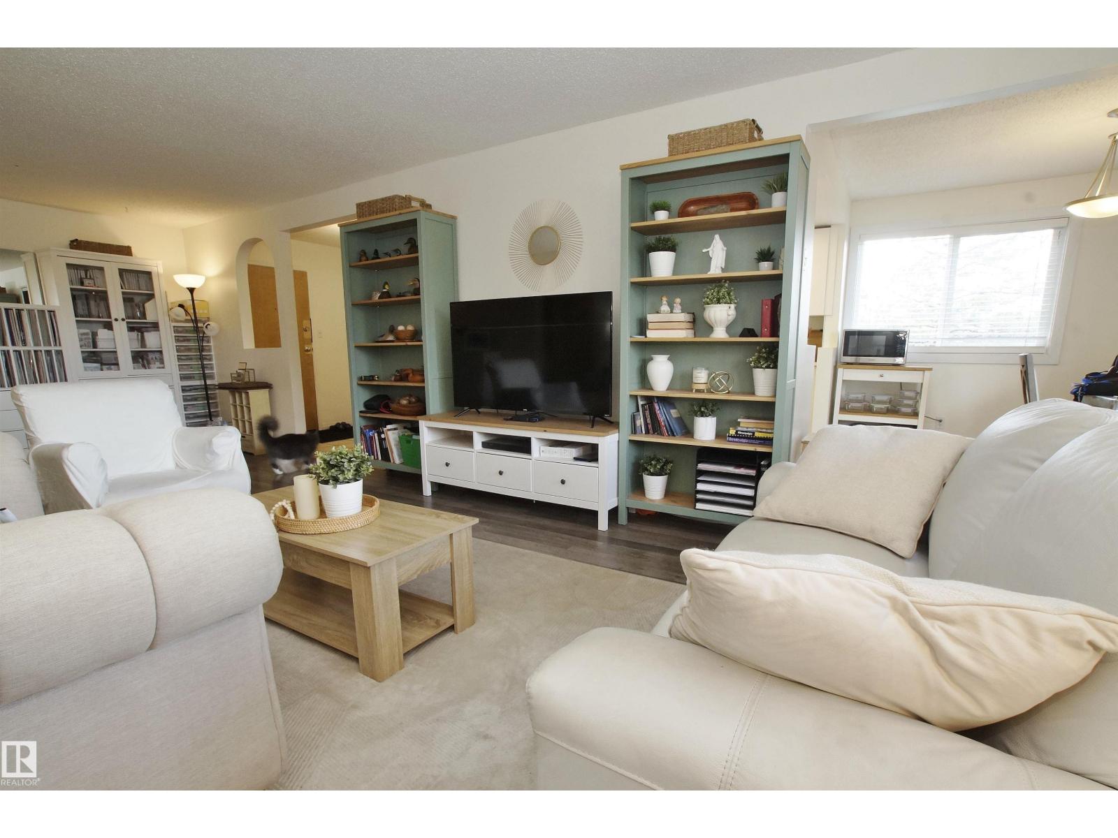 #235 4404 122 ST NW - 1